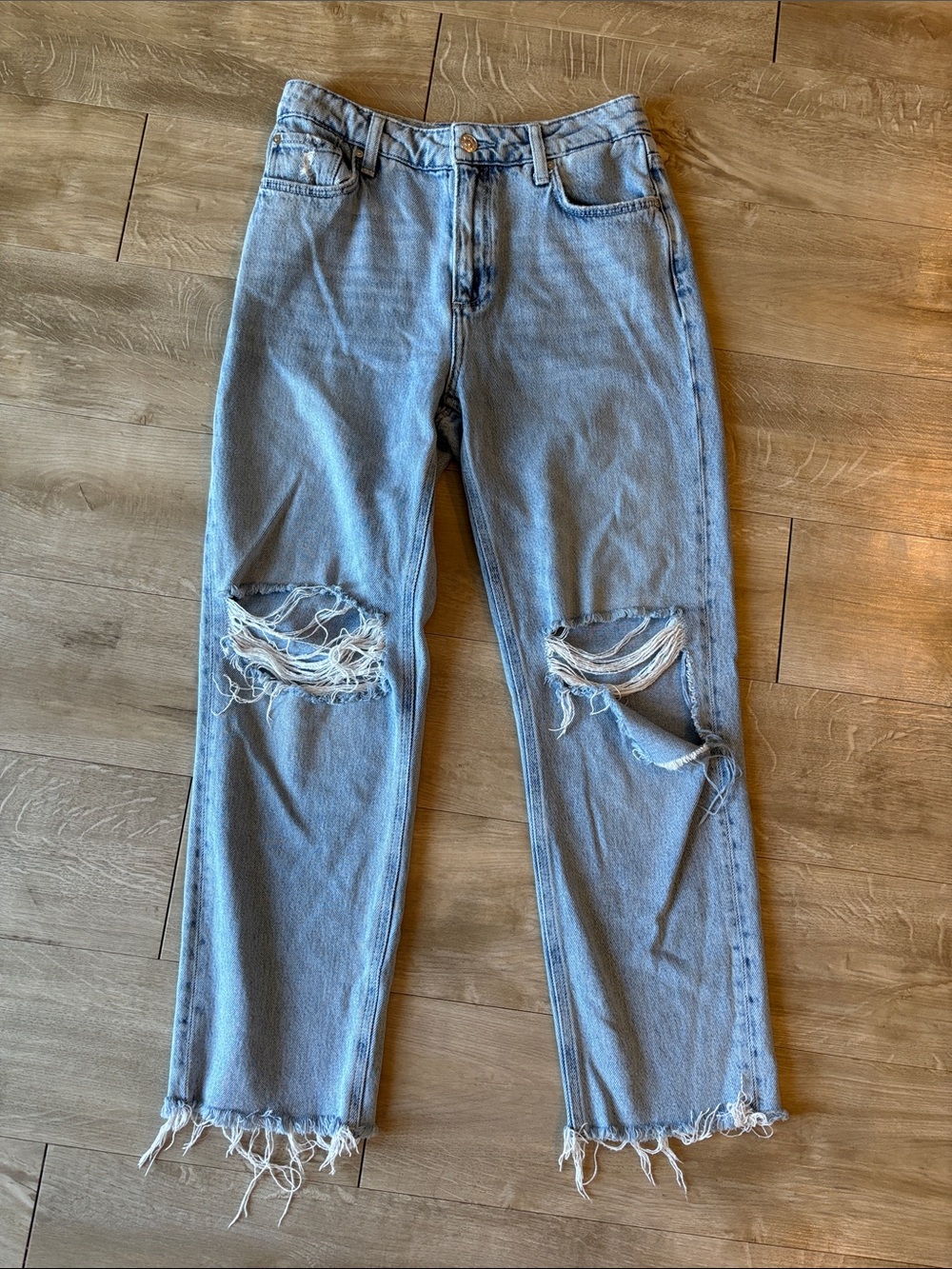PAIGE “NOELLA Doretta Destructed Dnm 107” Light Wash Denim Jeans Waist 26”